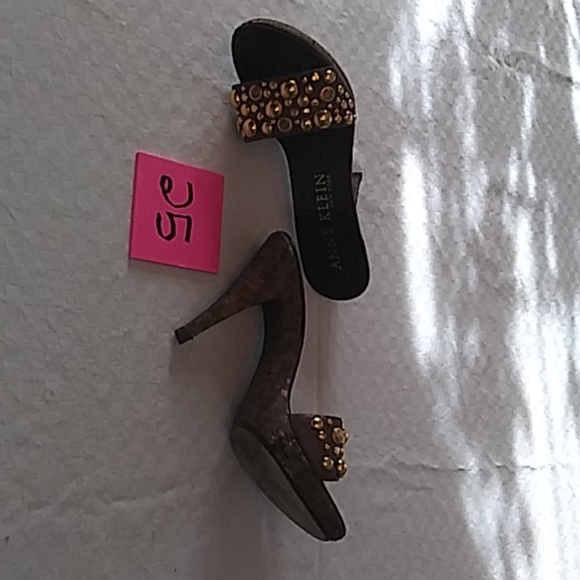 Heels - Picture 3 of 4